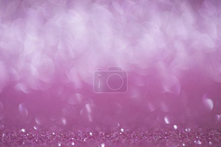 Foto de Fondo brillante, textura brillante llena de reflejos y oropel en color rosa - Imagen libre de derechos