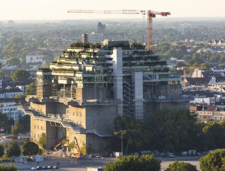 Téléchargez les photos : Construction de l'espace public au sommet des anciennes tours anti-aériennes à Hambourg, en Allemagne - en image libre de droit