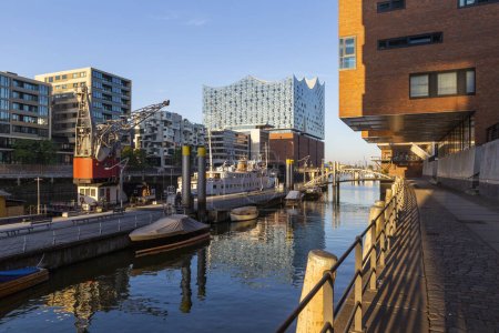 Téléchargez les photos : Quartier urbain moderne Hafencity et Elbphilharmonie à Hambourg, Allemagne - en image libre de droit