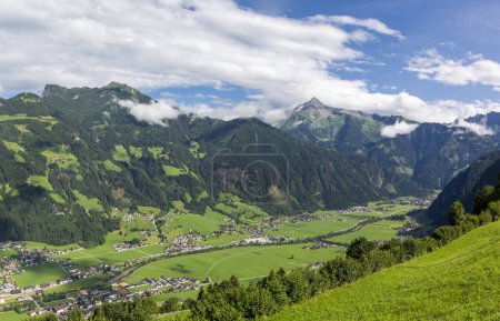 Téléchargez les photos : Mayrhofen et Zillertal Alps, Autriche - en image libre de droit