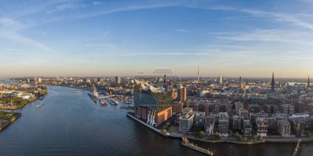 Panorama aérien de Hambourg avec Elbphilharmonie au premier plan, Allemagne