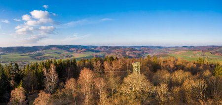 Téléchargez les photos : La tour Wilzenberg, tour d'observation à ossature d'acier construite en 1889 sur la montagne Wilzenberg en Allemagne - en image libre de droit