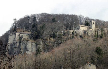 Foto de La Verna famoso monasterio franciscano en la zona de Casentino, Italia - Imagen libre de derechos