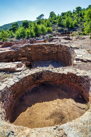 Téléchargez les photos : Vue du site historique des anciennes mines d'argent Lavrion. Grèce. - en image libre de droit