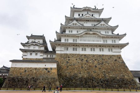 Téléchargez les photos : Himeji, Japon. Le donjon principal (tenshu) de l'aigrette blanche ou château de Héron, un complexe de château de la période Momoyama d'Azuchi et un site du patrimoine mondial - en image libre de droit