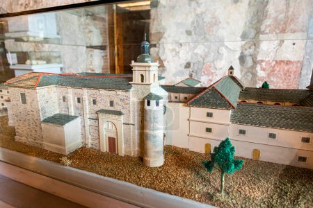 Foto de Miniatura burlona del monasterio de Santa María de Carracedo, El Bierzo, España - Imagen libre de derechos