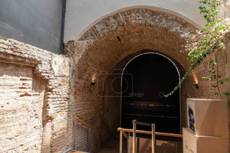 Téléchargez les photos : Sevilla, Espagne. A l'intérieur des ruines souterraines des fondations du Castillo de San Jorge (Château Saint George), siège de l'Inquisition espagnole - en image libre de droit