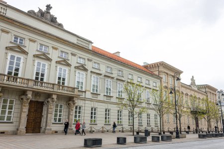 Foto de Varsovia, Polonia. Uno de los edificios principales de la Universidad de Varsovia - Imagen libre de derechos