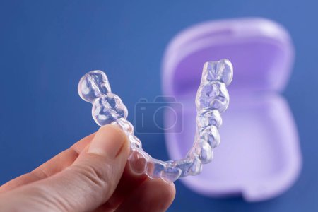 Kieferorthopädische Behandlung, unsichtbare Zahnspangen, neue kieferorthopädische Technologie, Okklusalschiene