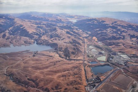 Téléchargez les photos : Réservoir de San Antonio Vue aérienne depuis l'avion près de San Francisco et San Jose. La Californie. États-Unis. - en image libre de droit