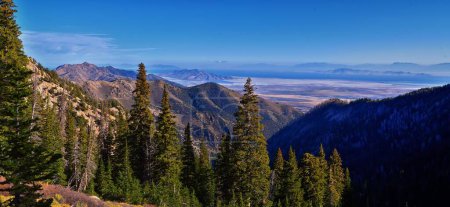 Foto de El Gran Lago Salado desde Deseret Peak vistas senderismo Montañas Stansbury, Montañas Rocosas, Utah. Estados Unidos. - Imagen libre de derechos