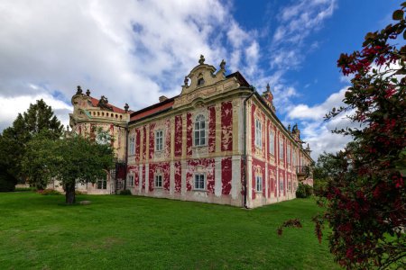 Schloss Steknik - dieses Schloss ist eines der bedeutendsten Rokokogebäude in der Tschechischen Republik. Es befindet sich in der Nähe der Stadt Zatec in der Region Usti nad Labem, Tschechien - Europa.