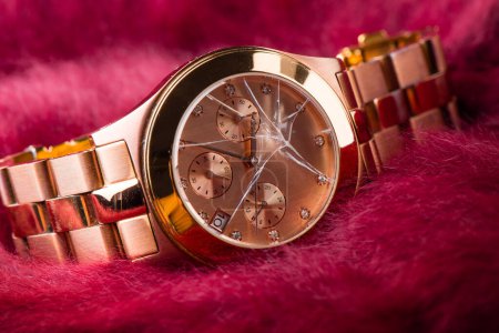 Photo for Closeup the rose gold wrist watch with cracked glass. The broken wrist watch. Concept of crime and accident. - Royalty Free Image