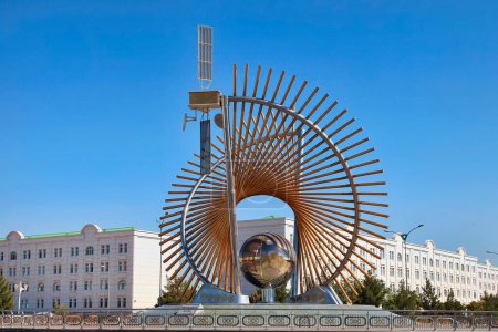Téléchargez les photos : Ashgabat, Turkmenistan - August 20, 2022: Monument to new global technologies in capital of Turkmenistan. - en image libre de droit