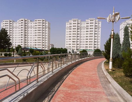 Téléchargez les photos : Achgabat, Turkménistan - Vers octobre 2021 : Architecture moderne d'Achgabat. Vue sur le nouveau quartier. - en image libre de droit