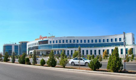 Téléchargez les photos : Achgabat, Turkménistan - 20 août 2022. Centre commercial "Gul Zemin". Achgabat capitale du Turkménistan. - en image libre de droit