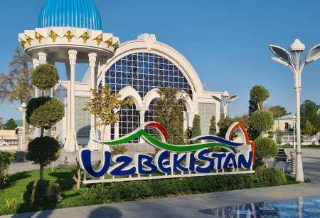 Téléchargez les photos : Achgabat, Turkménistan - 22 octobre 2023 : Nouveau parc urbain Ouzbékistan. - en image libre de droit