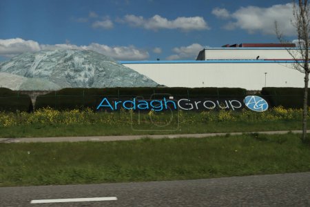 Foto de Fábrica del grupo Argagh en Moerdijk donde se fabrican envases de vidrio como botellas en los Países Bajos - Imagen libre de derechos