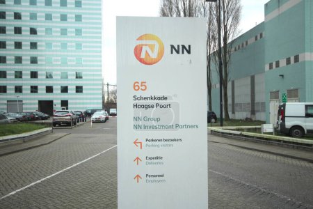 Foto de La sede de Haagse Poort de NN Group, un proveedor neerlandés de servicios financieros formado por NN (Nationale-Nederlanden) y NN Investment Partners. Países Bajos - Imagen libre de derechos