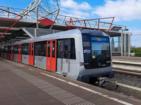 Téléchargez les photos : Métro Alstom Metropolis Type de voiture M5 du GVB à Amsterdam aux Pays-Bas - en image libre de droit