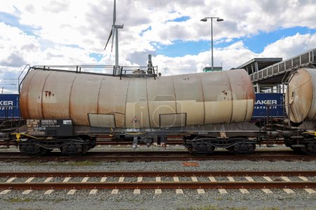 Foto de Vagones cisterna químicos para trenes de carga almacenados en la estación de tren Lage Zwaluwe en los Países Bajos - Imagen libre de derechos