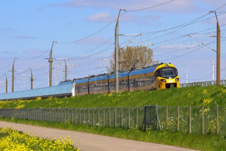 Téléchargez les photos : Essai du train à grande vitesse ICNG entre Amsterdam et Rotterdam desservi par NS aux Pays-Bas - en image libre de droit
