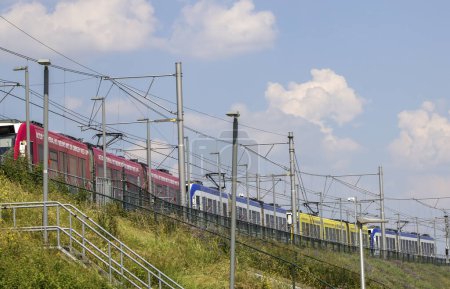 Téléchargez les photos : Randstadrail regio citadis tramways de HTM stationnés à Zoetermeer aux Pays-Bas - en image libre de droit