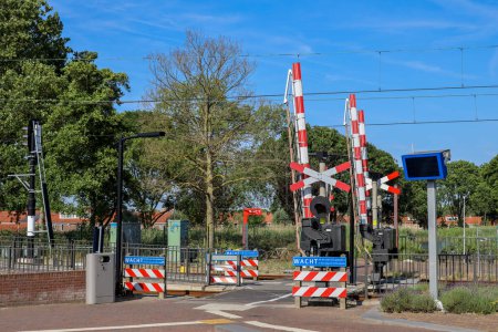 Téléchargez les photos : Horaires de passage et de départ des trains R-NET à la gare de Waddinxveen aux Pays-Bas - en image libre de droit
