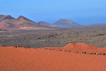 Lanzarote, Islas Canarias - 15 de marzo de 2024: la pintoresca carretera volcánica