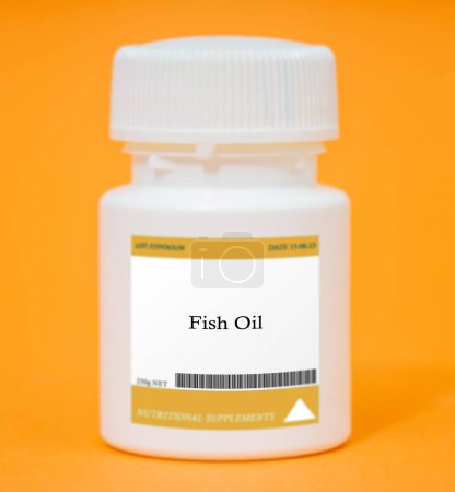 Téléchargez les photos : Conteneur d'huile de poisson. L'huile de poisson est riche en acides gras oméga-3 et peut aider à soutenir la santé du cœur et du cerveau. - en image libre de droit