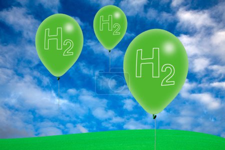 Konzeptionelle Illustration, die saubere Energie darstellt. Das Bild zeigt das chemische Symbol für Wasserstoff (H2) auf Ballons in den Wolken.