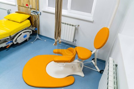 Foto de Cuidado de la salud interior clínico cómodo. Sala de recuperación médica moderna. - Imagen libre de derechos