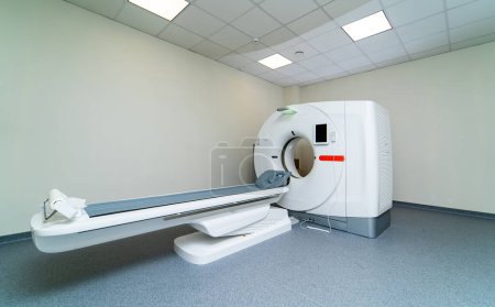 Foto de Equipo de diagnóstico hospitalario moderno. Tecnologías de escáner de resonancia. - Imagen libre de derechos