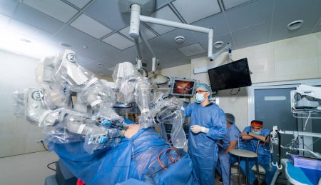 Foto de Tecnologías de operación modernas. Proceso de cirugía robótica. - Imagen libre de derechos