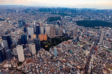 Foto de Vista aérea de los rascacielos de Shinjuku, Tokio, Japón - Imagen libre de derechos