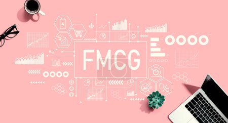 Foto de FMCG - Tema de bienes de consumo en movimiento rápido con una computadora portátil sobre un fondo rosa - Imagen libre de derechos