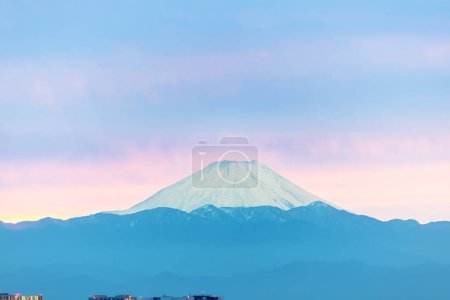 Blick auf den Fuji von Tokio, Japan bei Sonnenuntergang