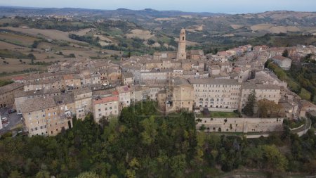 Foto per Petritoli città, provincia di Fermo, Marche, vista dall'alto - Immagine Royalty Free