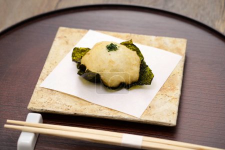 Téléchargez les photos : Yamaimo no isobe-age (Râper l'igname japonaise et la poser sur les algues Nori puis frire), cuisine japonaise - en image libre de droit