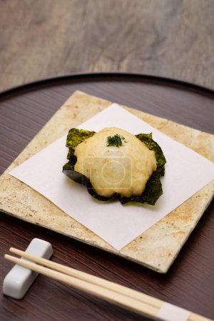 Téléchargez les photos : Yamaimo no isobe-age (Râper l'igname japonaise et la poser sur les algues Nori puis frire), cuisine japonaise - en image libre de droit