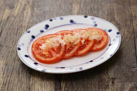 Téléchargez les photos : Tomate réfrigérée, Izakaya (restaurant japonais raisonnable) Menu populaire - en image libre de droit