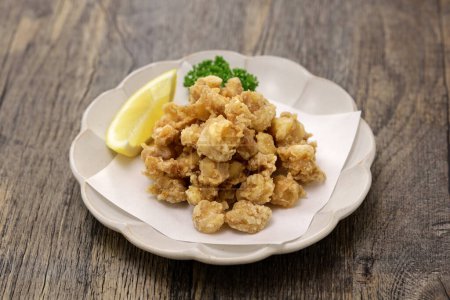 Téléchargez les photos : Cartilage de poulet frit, Izakaya (restaurant japonais raisonnable) Menu populaire - en image libre de droit