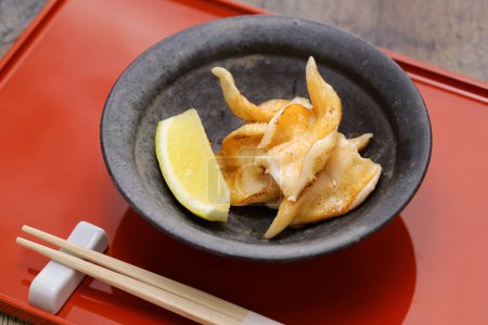 Téléchargez les photos : Ishikagegai au beurre frit (coquille de mer de Béring), fruits de mer japonais de luxe - en image libre de droit