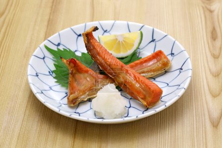 Téléchargez les photos : Ventre de saumon grillé, cuisine japonaise - en image libre de droit