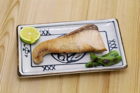 Téléchargez les photos : Filet Buri (Amberjack japonais) grillé au sel, cuisine japonaise - en image libre de droit