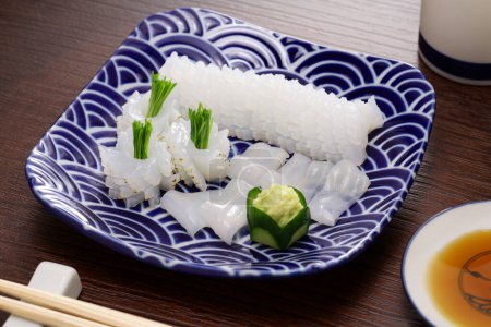 Téléchargez les photos : Aori-ika (calmar ovale) sashimi, cuisine japonaise. - en image libre de droit