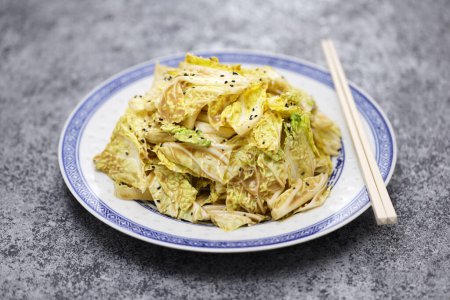 Téléchargez les photos : Salade de chou chinois avec vinaigrette au sésame (Qian Long Bai Cai), cuisine chinoise Pékin - en image libre de droit