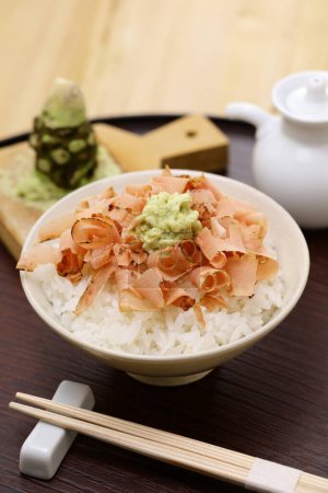 Téléchargez les photos : Bol de riz wasabi, nourriture gastronomique japonaise - en image libre de droit