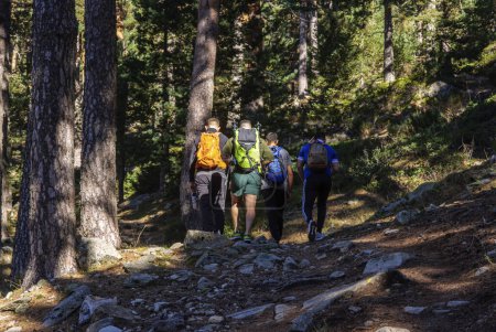 Téléchargez les photos : Madrid, Spain - September 30, 2023. A group of hikers walking on Citores peak. Sierra de Guadarrama National park. Madrid, Spain. - en image libre de droit