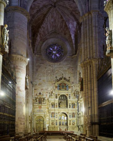 Foto de Siguenza, España - 19 de enero de 2024. Retablo a Santa Librada. Catedral de Siguenza. Guadalajara, Castilla la Mancha, España. - Imagen libre de derechos